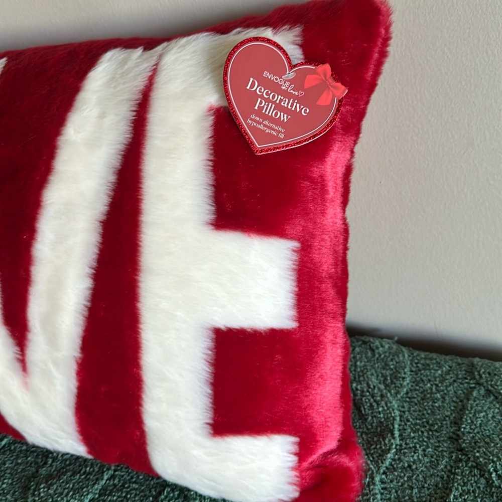 Envogue Valentine Faux Fur Pillow Red Ivory LOVE ❤️ NEW - Picture 4 of 6
